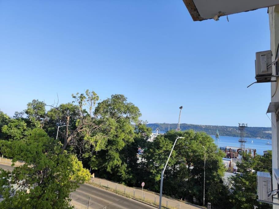 Opal Beachfront Apartment Варна Экстерьер фото