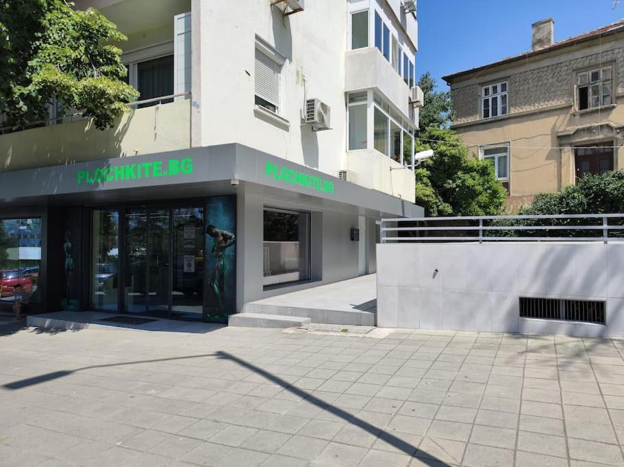 Opal Beachfront Apartment Варна Экстерьер фото