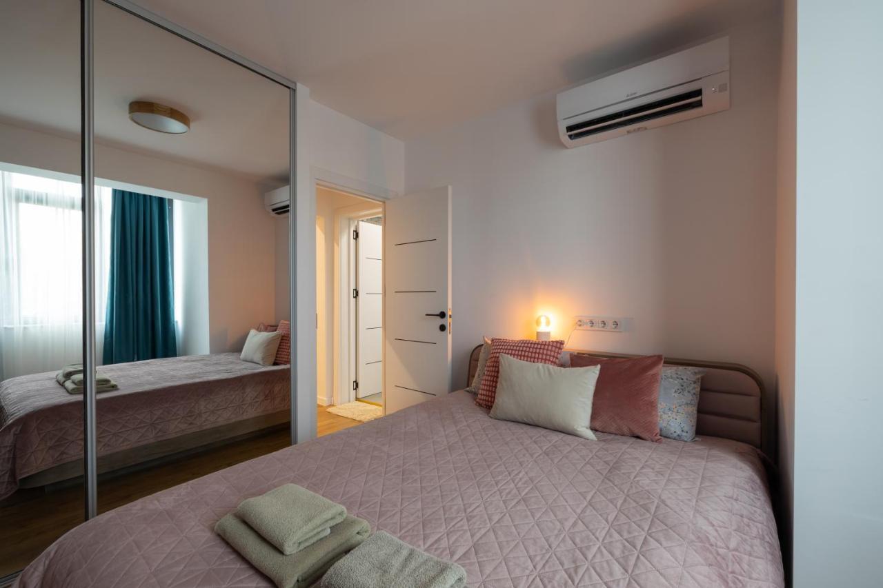 Opal Beachfront Apartment Варна Экстерьер фото